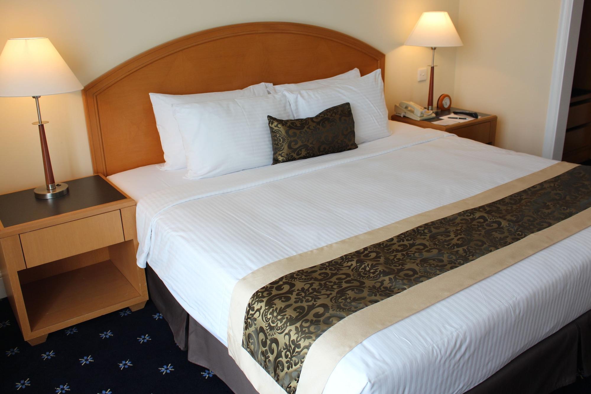 ホテル ロイヤル チュラン スレンバン エクステリア 写真 A bed runner