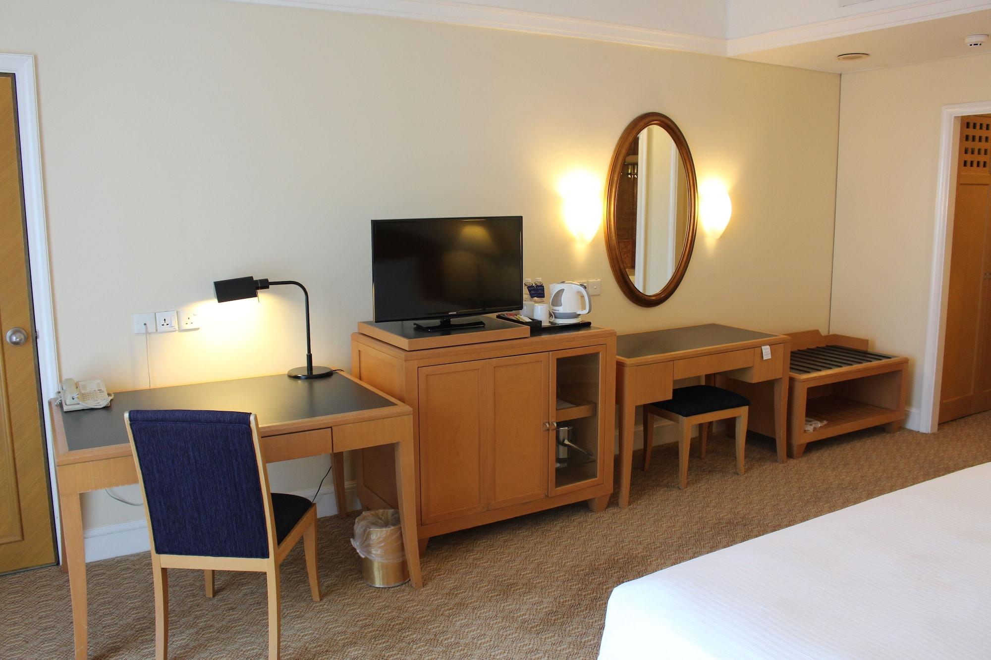 ホテル ロイヤル チュラン スレンバン エクステリア 写真 A room at the hotel