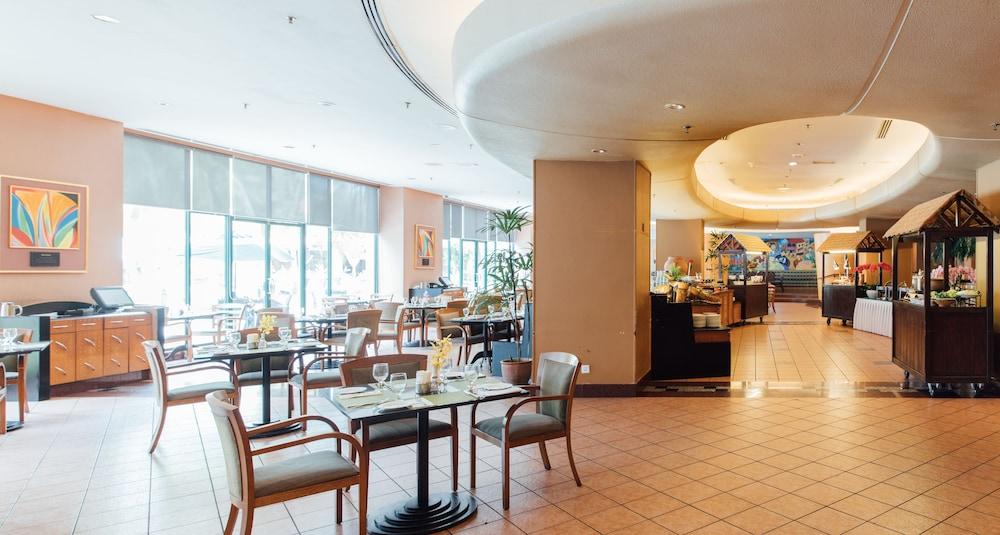 ホテル ロイヤル チュラン スレンバン エクステリア 写真 The restaurant