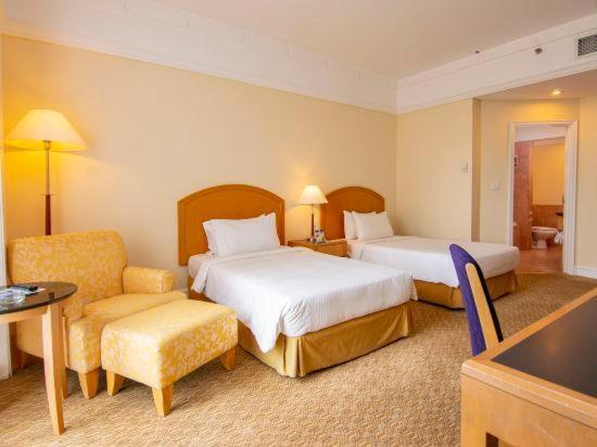 ホテル ロイヤル チュラン スレンバン エクステリア 写真 A room at the hotel