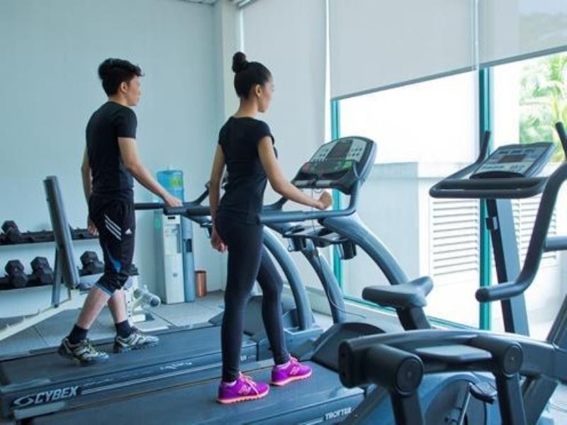 ホテル ロイヤル チュラン スレンバン エクステリア 写真 A treadmill